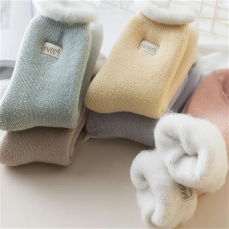 Осенне-зимние женские милые шерстяные зимние носки с вышивкой бесшовное бархатное сапоги домашние носки для сна для мужчин модные носки