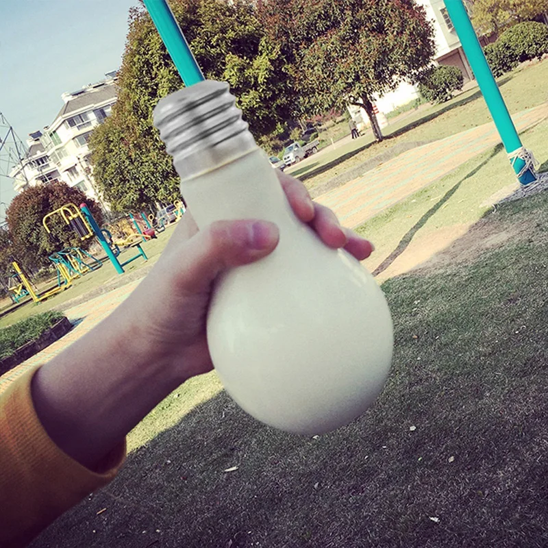 

400ML 500ML LED Glowing Bulb Water Bottle Plastic Brief Cute Milk Juice Light Bulbs Cup Portable Fashionable Bottle