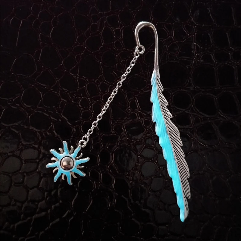 

Multiple styles DIY Luminous Bookmarks Creative Fluorescence Four-leaf clover sun Bookmark Book Marker Stationery Gift