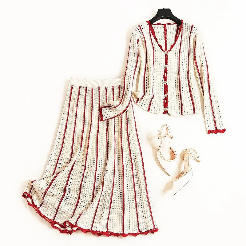 

Knitted Suit Female Autumn 2019 Single-row Hollow Outer Jacket Spliced Half-length Skirt Two-piece Suit 12460
