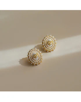 

Temperament net red pearl earrings