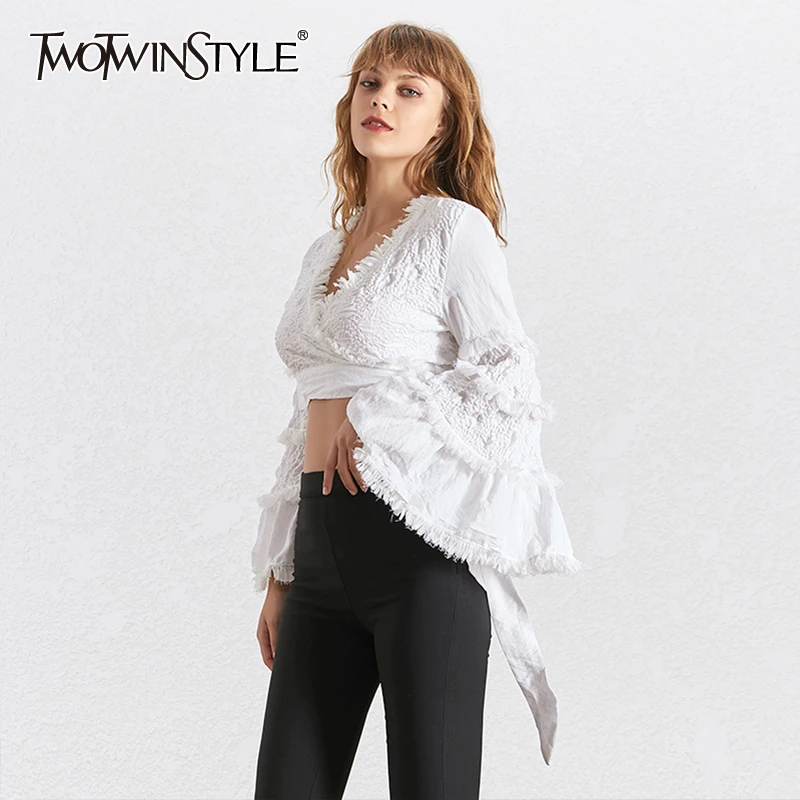 TWOTWINSTYLE осень оборками белая блузка для женщин рубашки для мальчиков с круглым вырезом фонари рукавом выдалбливают перспектива Топы корректирующие женски