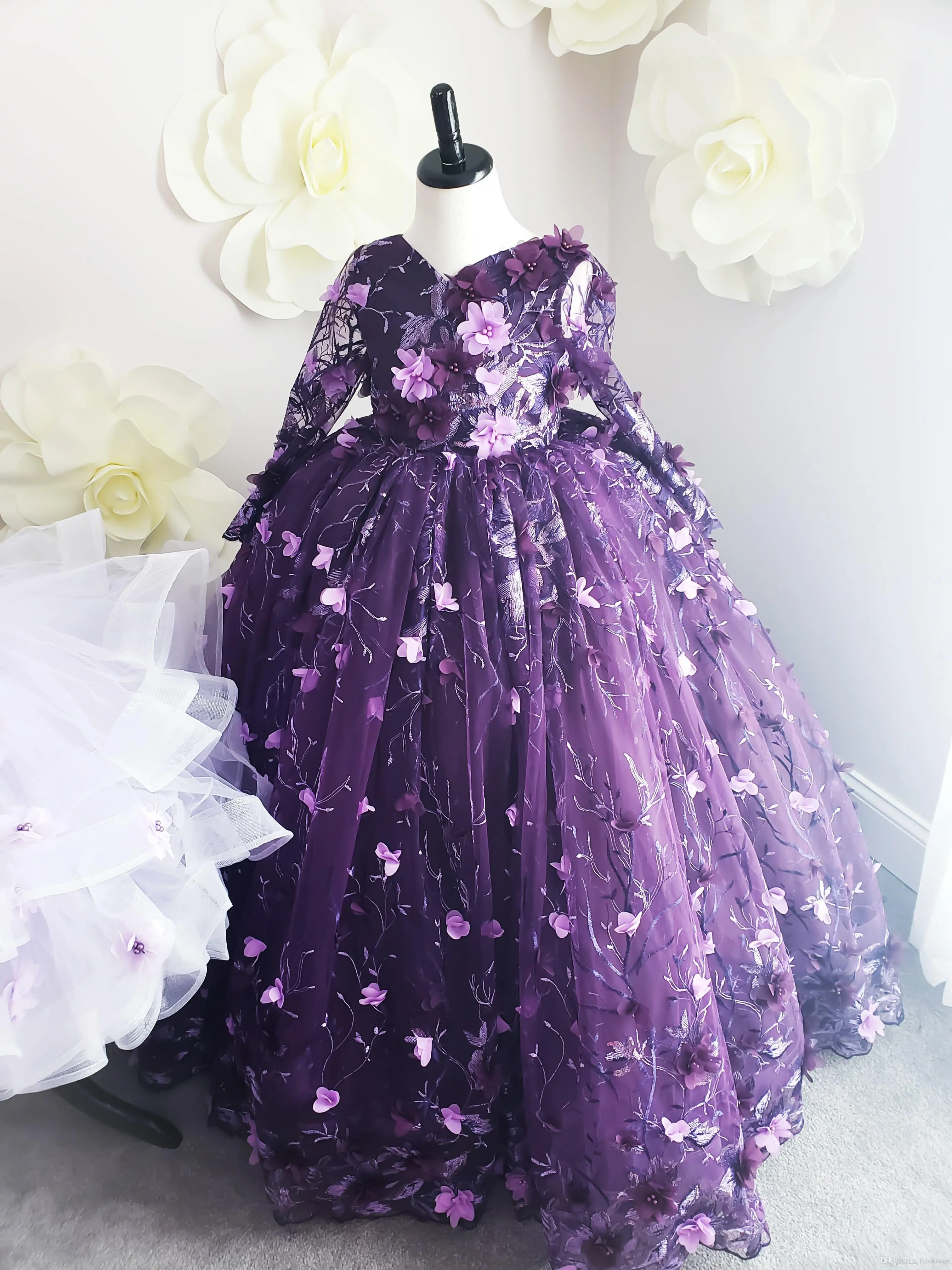 

Cute Purple Girls Pageant Dresses V Neck Lace 3D Floral Appliques Ball Gown Flower Girl Dresses For Wedding Detachable Sleeves