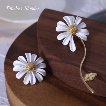 

Timeless Wonder Glam Asymmetric Daisy Stud Earrings Women Fancy Jewelry Gothic Studs Sweet Kpop Runway Ins Punk Trendy 6547