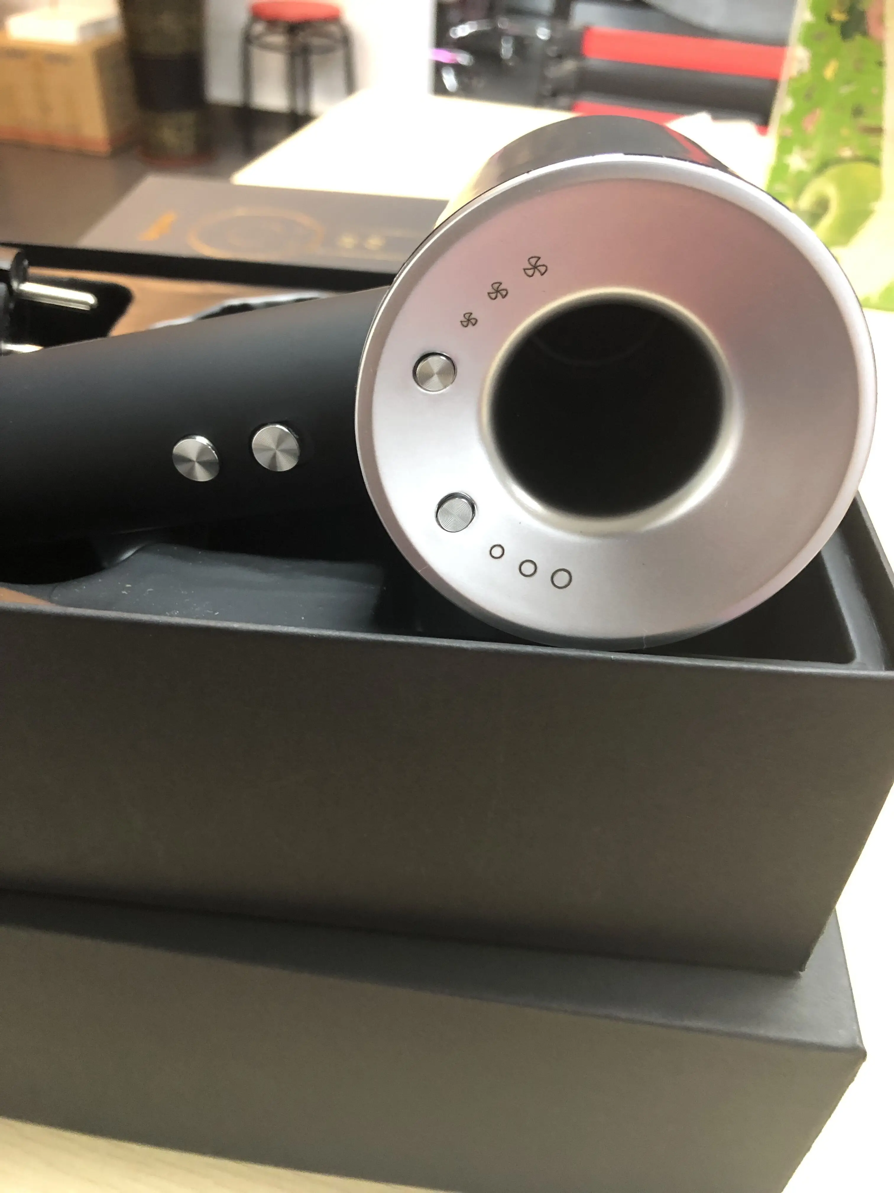 Professional leafless blow hair dryer Anion strong wind smooth fast drying salon portable household no leaf barber hairdryer