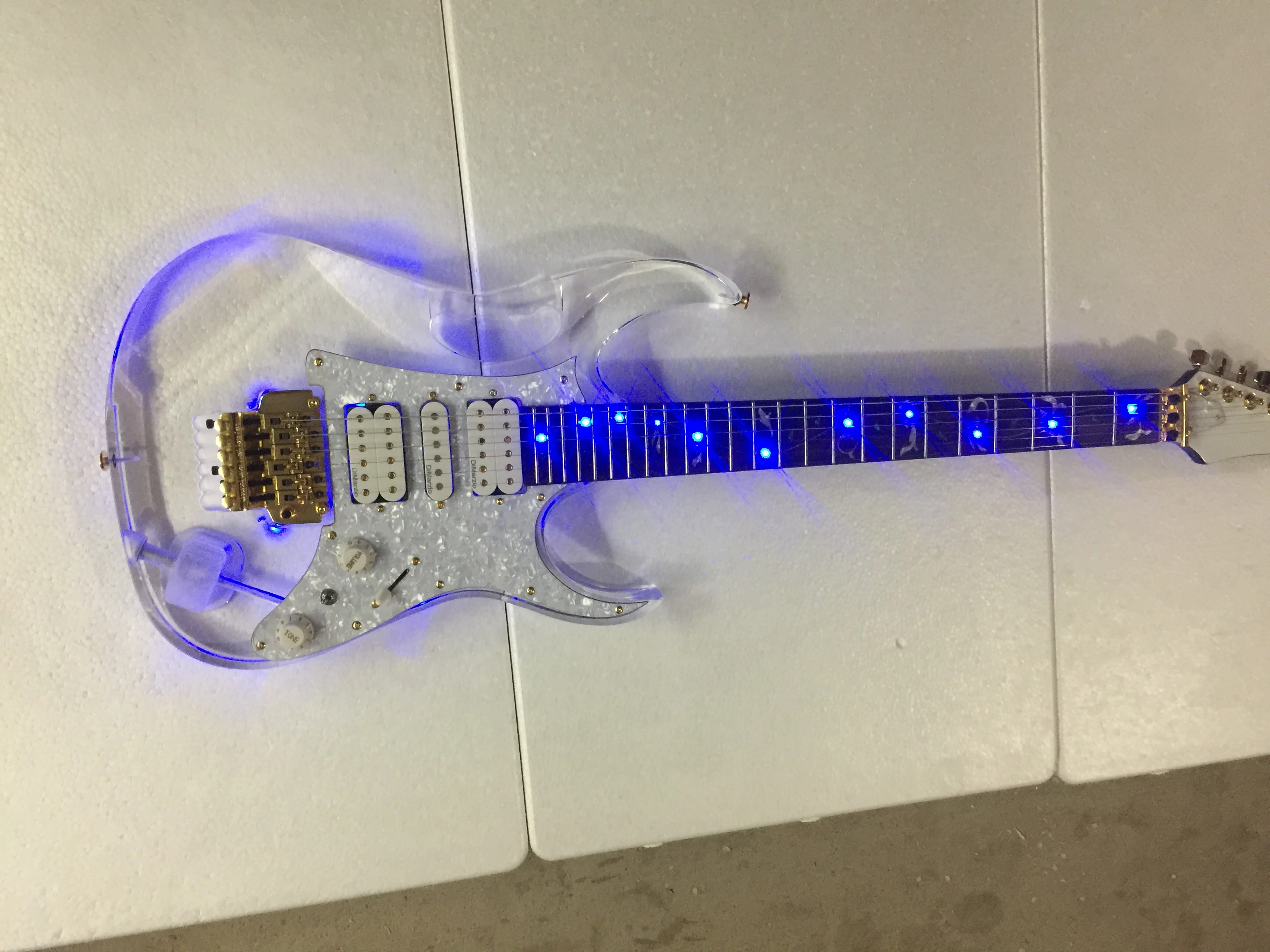 

Electric Guitar/Acrylic Crystal Brown Neck LED Lamp High Quality Guitar/Anmiyue Chinese Electric Guitar