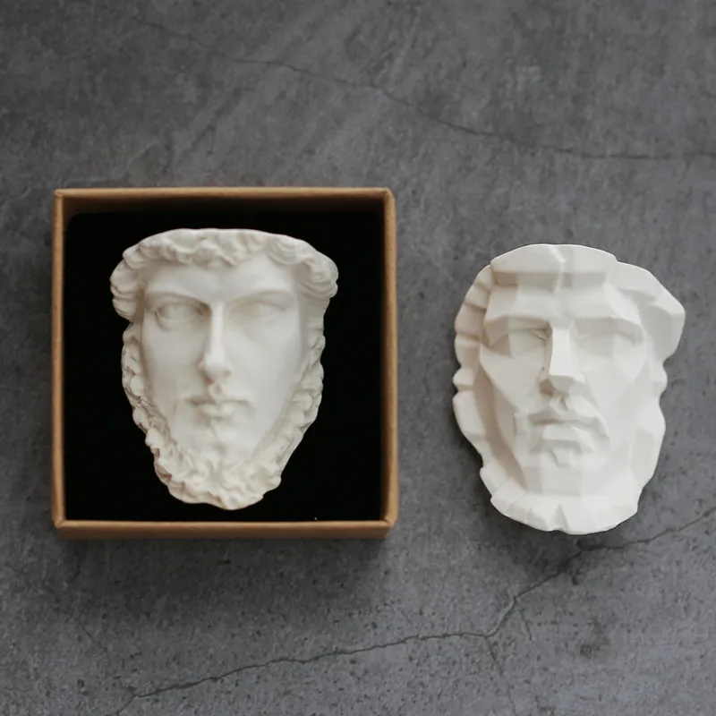 Пластиковая голова. Маска для подбородка подтягивающая. Маска с имитацией лица античная. Имитация лица. Реалистичная маска женского лица.