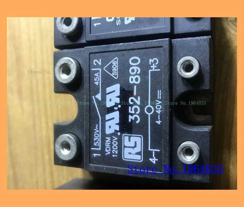

RS 352-890 4-40vdc 530V45A