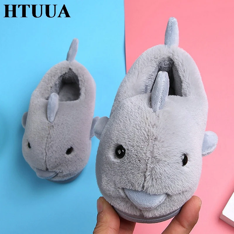 HTUUA/хлопковые детские тапочки с изображением животных дельфина; маленькие девочки и мальчики; Домашние зимние теплые плюшевые детские тапочки; SX717