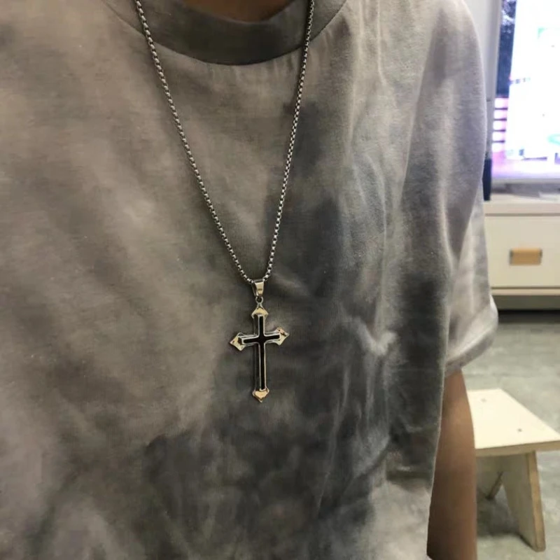 Vintage Classic Men's Cross Pendant Necklace in Stainless Steel
