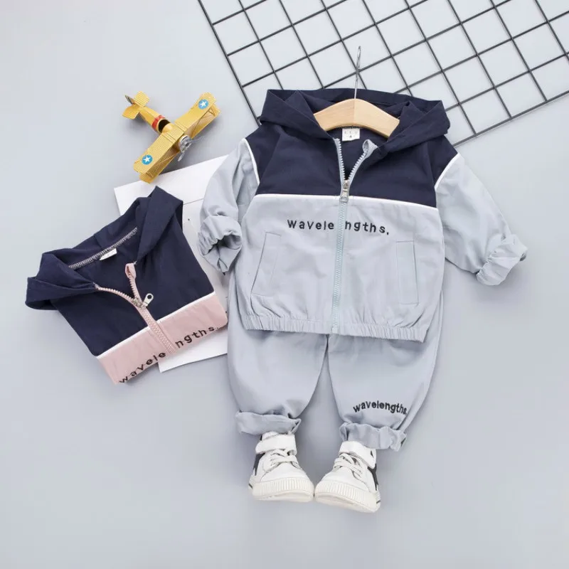 Осенняя детская одежда для малышей, детские лоскутные куртки с капюшоном и надписями для мальчиков и девочек, комплекты со штанами, одежда для малышей, спортивные костюмы для младенцев