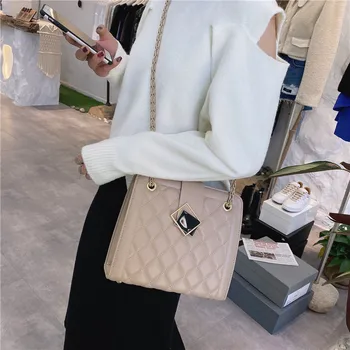 

New Women Rhombic Pattern Square Bag with Lock Chain Lady Shoulder Bag Luxury Leather Designer Handbags Elegant Female Tofu Bags