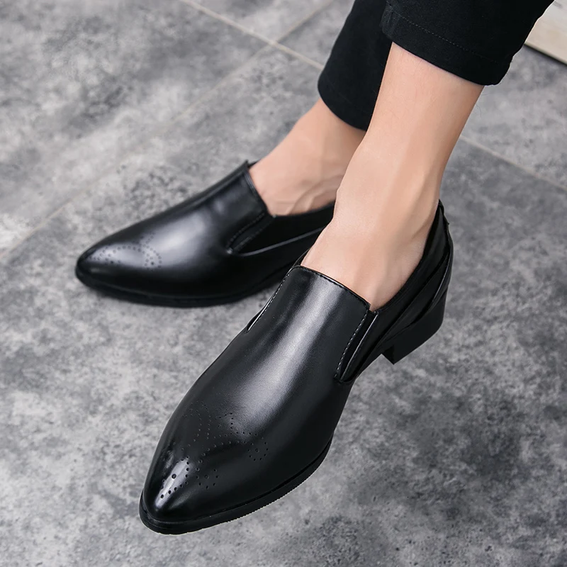 Кожаные модные деловые модельные Лоферы без шнуровки; черные туфли на плоской подошве с острым носком; дышащая официальная Свадебная обувь; Мужская обувь; j3