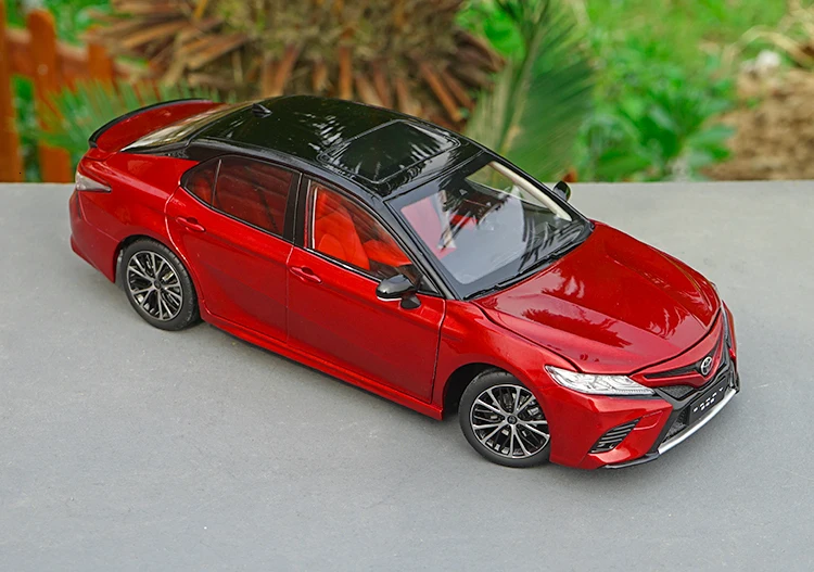 1/18 Toyota Camry Sport 8th Generation Diecast Car Model Toys With Black Top For Boys Gift Collection Free Shipping