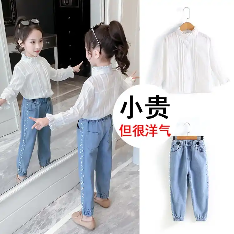 off shoulder outfit with jeans