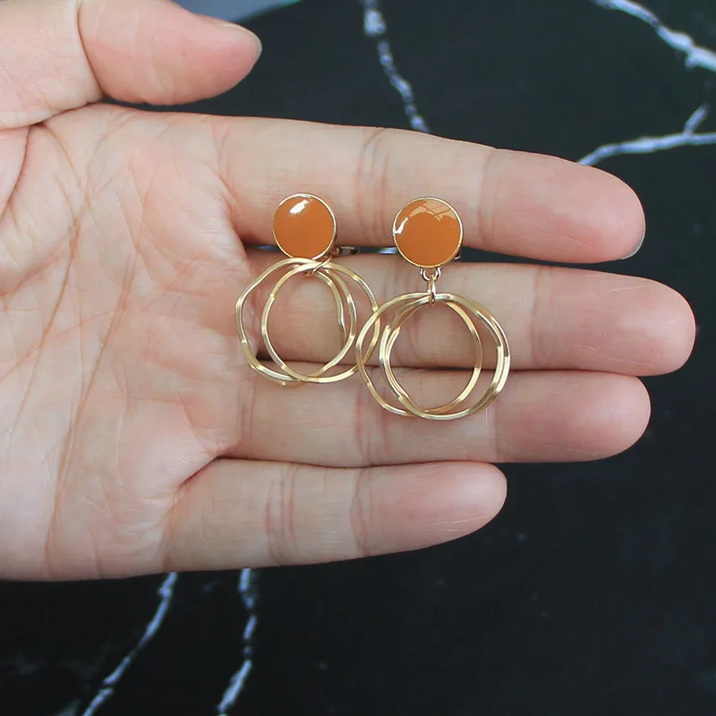 Серьги на клипсах, круглые корейские женские серьги на клипсах, без отверстия для ушей, металлический круг, подвеска, Ушные Кольца, свисающие, уникальные аксессуары для женщин