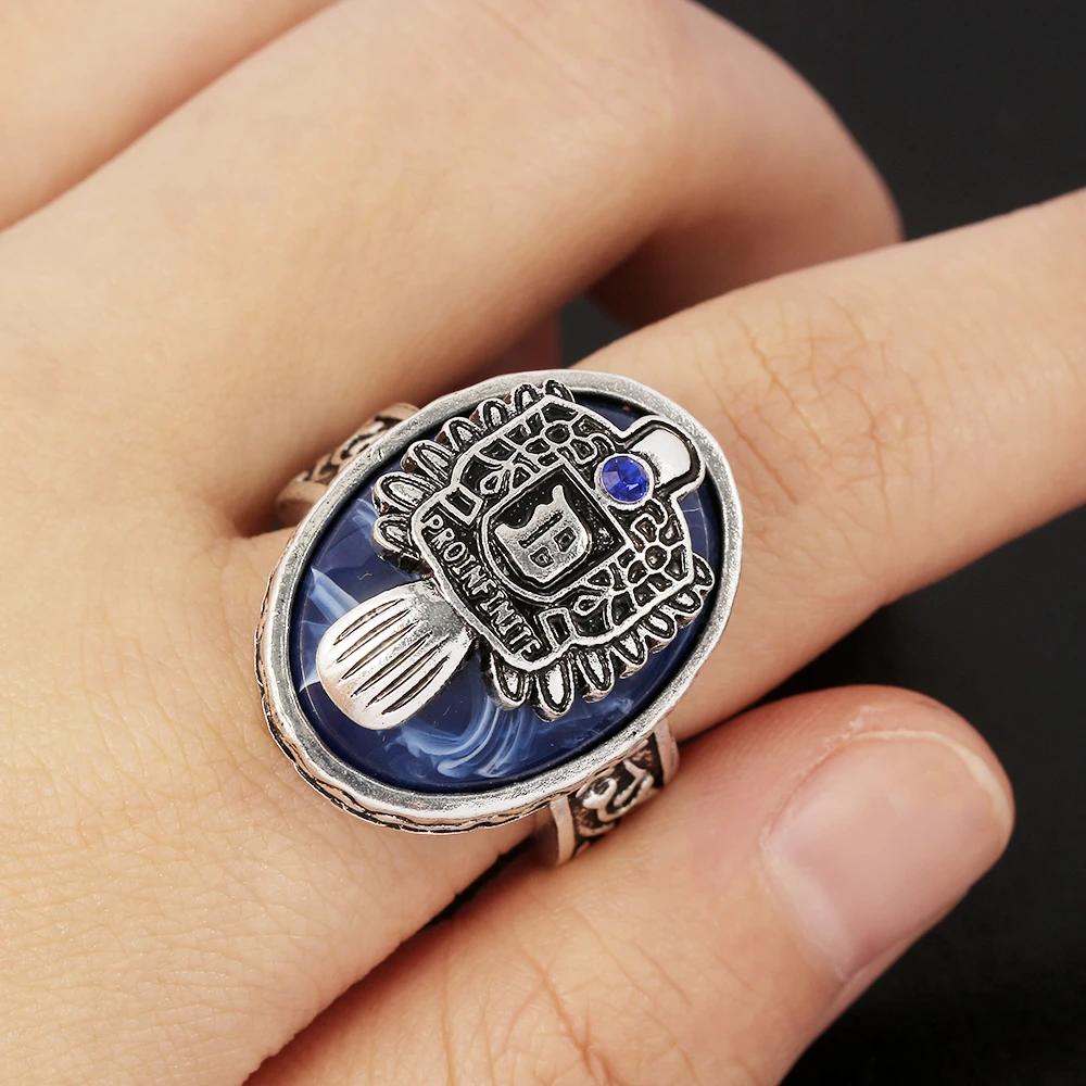Pamiętniki wampirów pierścień Anillos Salvatore Damon odrodzony pierścień antyczny 26 stary angielski czcionka list Retro Punk pierścień ozdoby rodzinne
