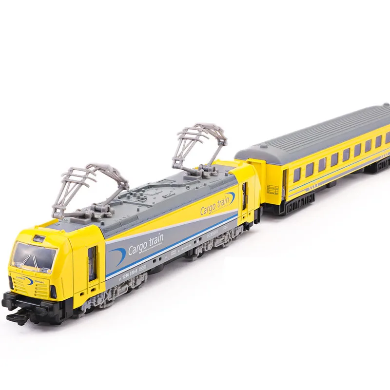 Новинка 1/32, двухсекционная модель поезда, тянущаяся задняя дверь локомотива, красочный светильник, музыкальный игрушечный трамвай для детей - Цвет: Цвет: желтый