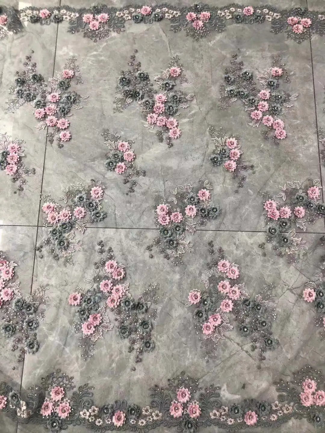 

Кружевное французское вечернее платье, серое кружевное с 3D цветком и вышивкой бисером, нигерийская кружевная ткань