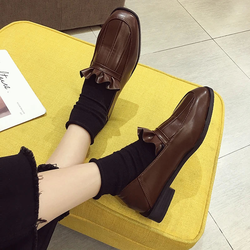 Designer ruffles round toe flats solid leather slip on shoes woman british college casual moccasins sewing 2-wear female loafers