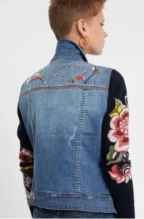 Новинка года; джинсовая куртка DESIGUAL с эластичным рукавом; свитер с рукавами