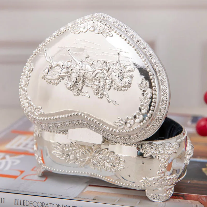2023 Creative Heart-Shaped Carriage Wedding Ring Gift Jewelry Box Retro Zinc Alloy Three-Dimensional Carved Jewelry Storage Box
