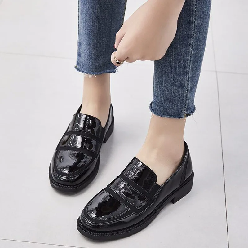 

Spring New Style Genuine Leather Lazy Casual Shoes WOMEN'S Shoes Flat Top Shoes Slip-Black And White with Pattern Small Leather