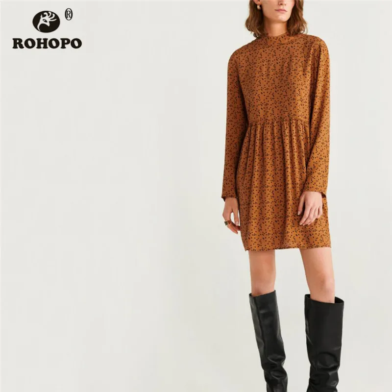 ROHOPO/оранжевое мини-платье в черный горошек с длинным рукавом и воротником виде