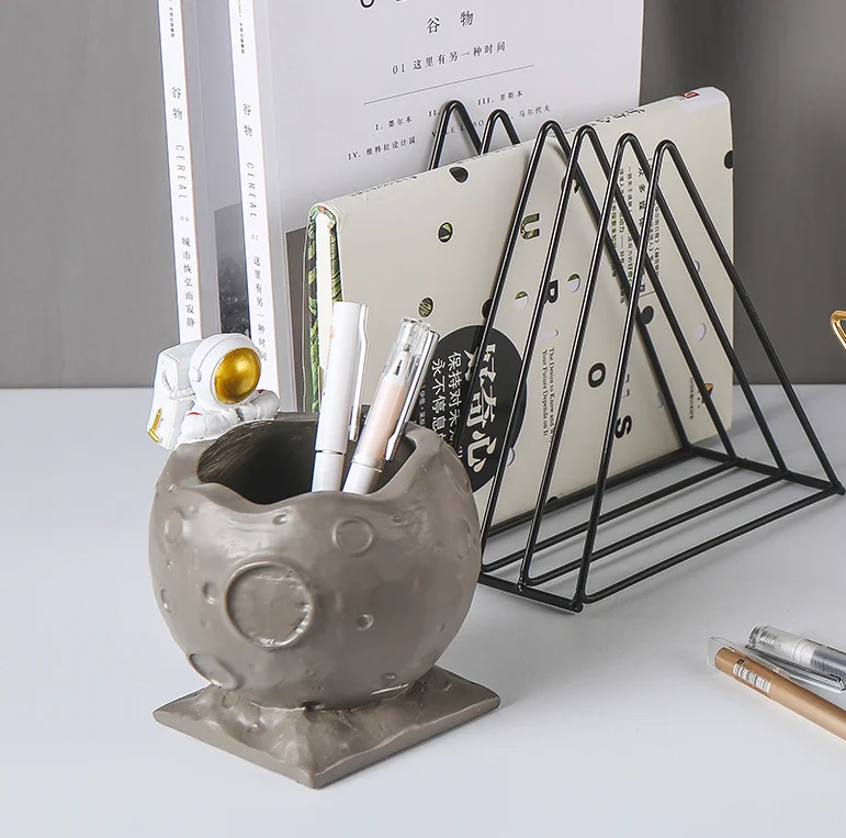 Desktop light Luxury decoration creative study desk iron triangle office supplies newspaper bookshelf J05