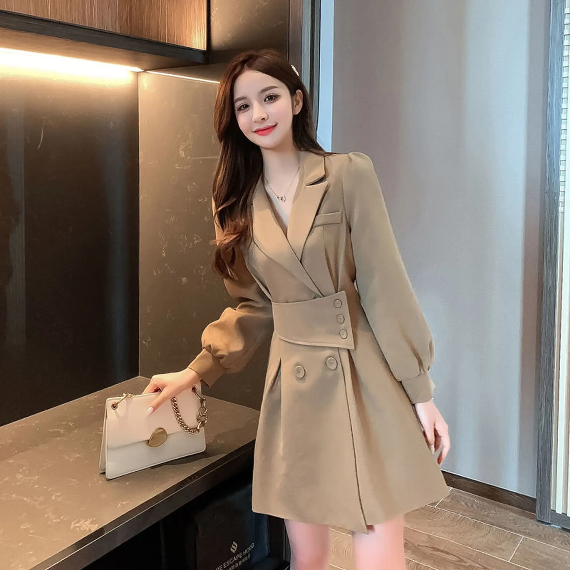 Suit collar long sleeve dress women's spring and autumn 2020 new small Korean design sense windbreaker short skirt fashion