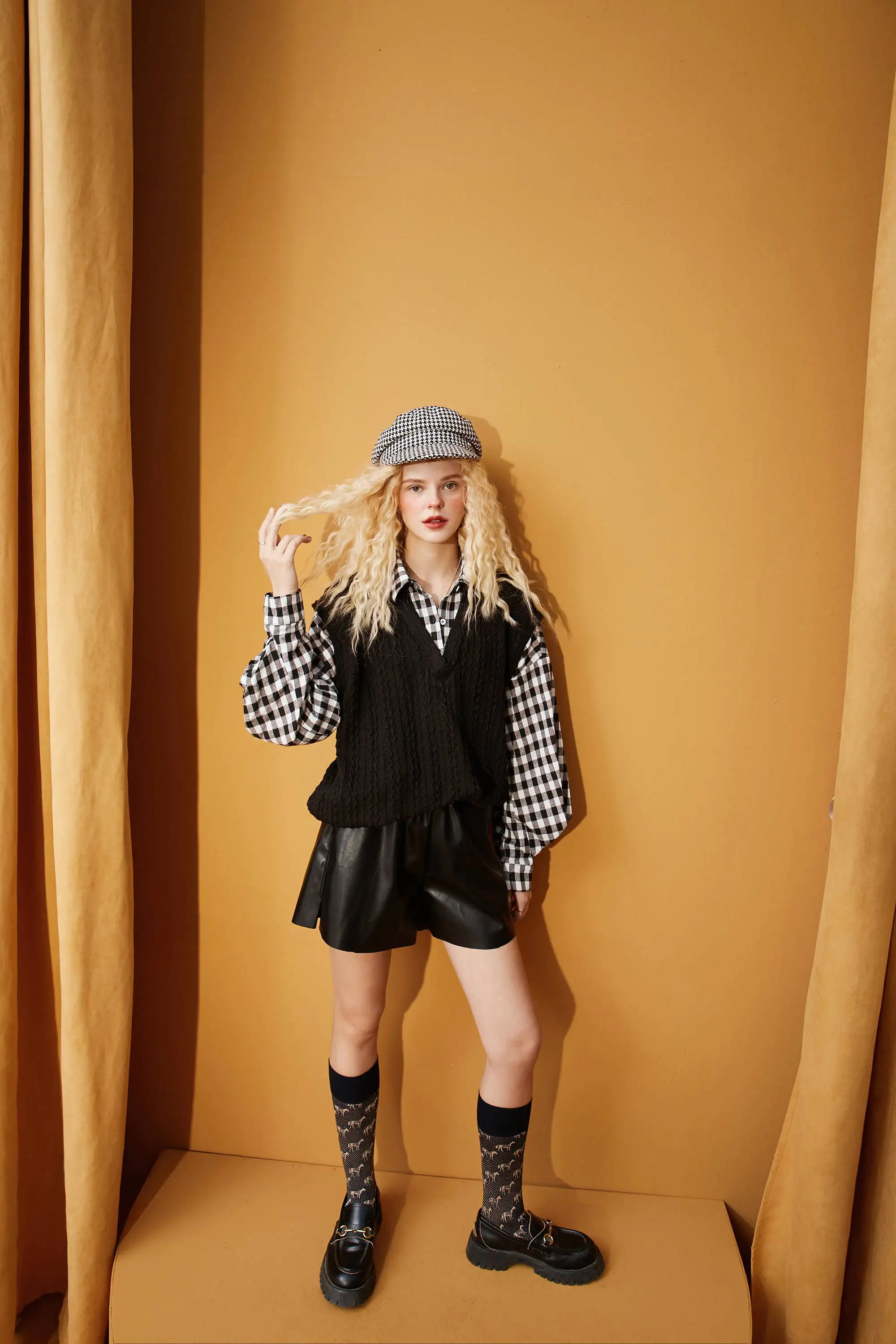 ELFSACK Solid A Line Locomotive Women Casual Leather Wide Leg Shorts,2020 Autumn ELF Pure High Waist Korean Ladies Daily Bottoms
