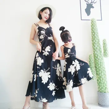

2020 Summer Big Flower Backess Mother Daughter Dresses Beach Clothing Strapless Shirts Wedding Dress Family Matching Outfits
