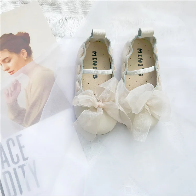 Обувь принцессы с кружевным бантом для маленьких девочек Осенняя Корейская обувь из искусственной кожи для маленьких девочек, нескользящая Мягкая Детская подошва, обувь Doudou