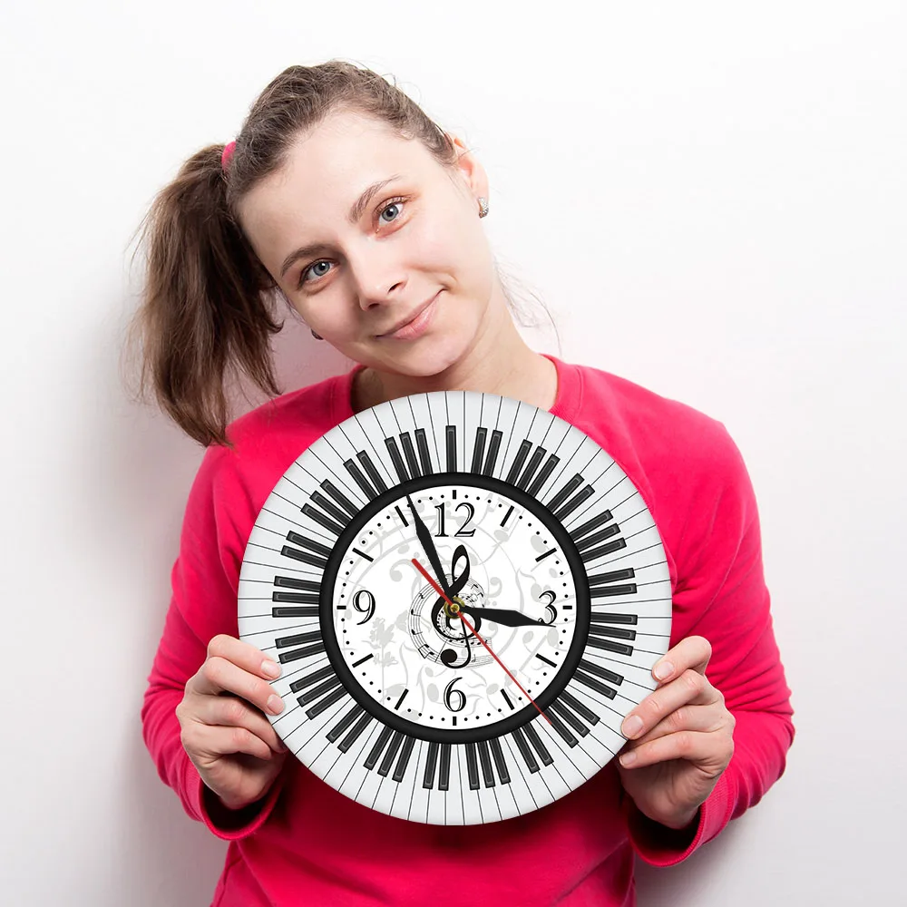Online Klavier Tastatur Violinschlüssel Wand Kunst Moderne Wanduhr Musical Notes Schwarz und Weiß Wand Uhr Musik Studio Decor Pianist geschenk