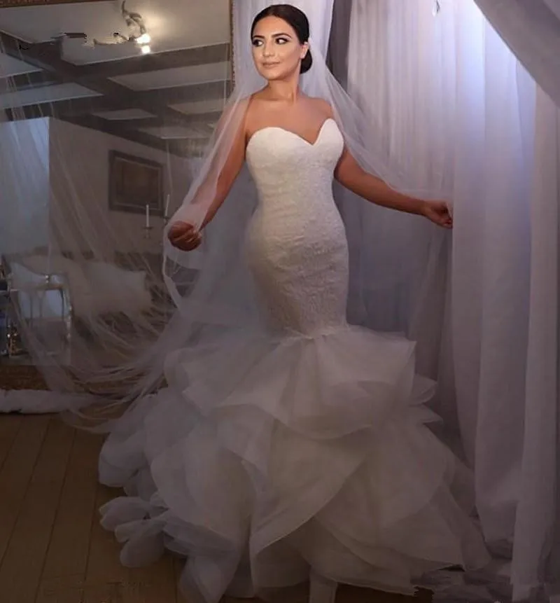 Moderne Sweetheart Lace Mermaid Trouwjurken 2020 Kanten Ruches Tiered Rok Backless Sweep Trein Tuin Bruid Bruidsjurken Moderne Sweetheart Lace Mermaid Trouwjurken 2020 Kanten Ruches Tiered Rok Backless Sweep Trein Tuin Bruid Bruidsjurken