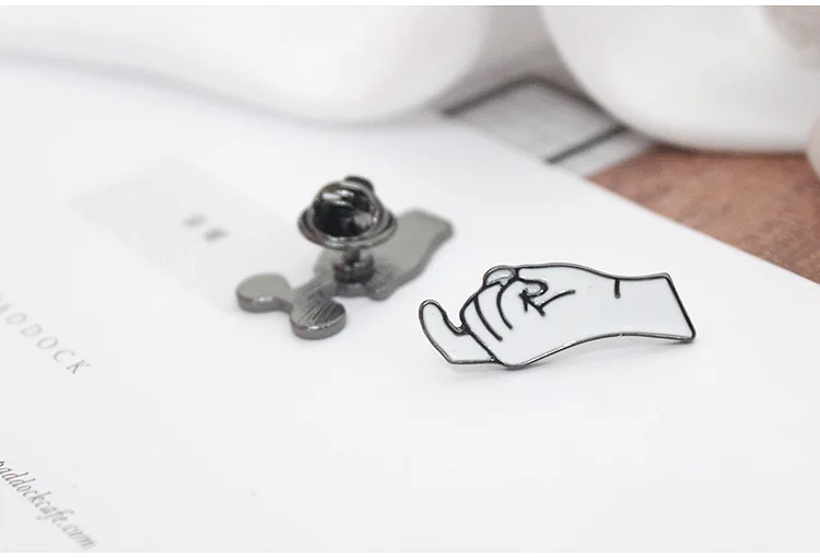 Lavieen Accessories Source Factory Wholesale Origional Funny Tease Gesture Brooch Women's