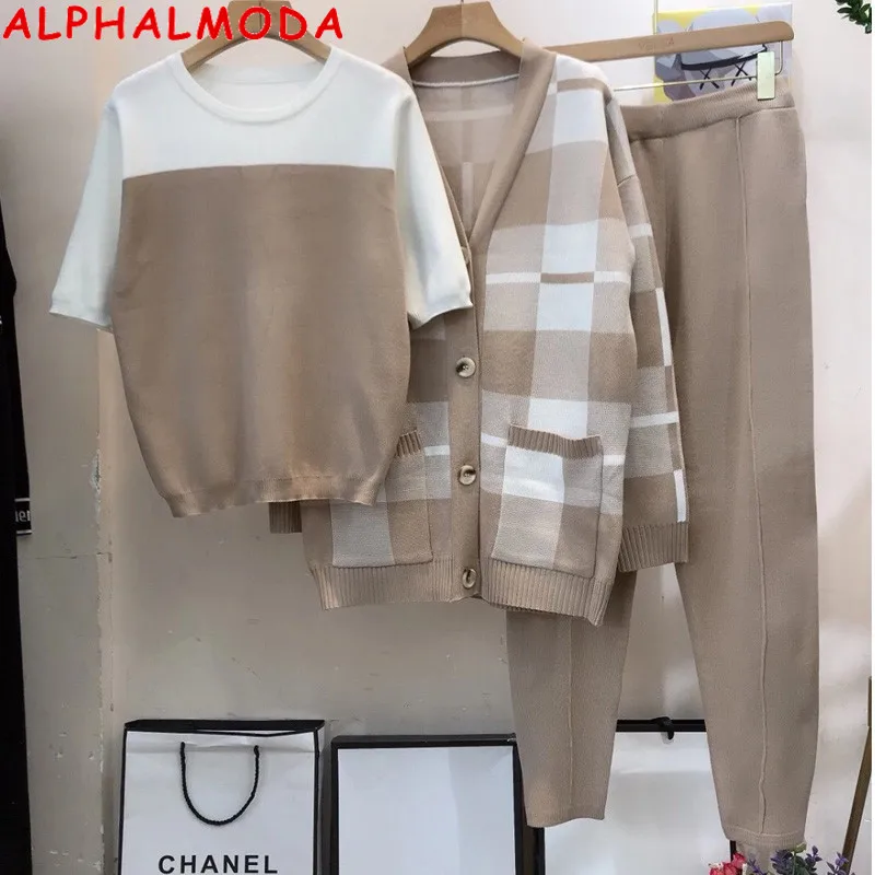 Женский трикотажный костюм ALPHALMODA короткий пуловер + клетчатый кардиган брюки