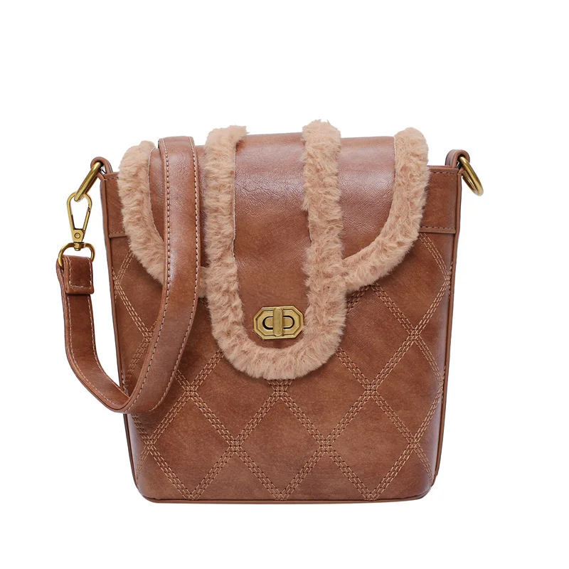 

bags for women 2019 new winter plush edge fashion personality tide wild rhombus lock shoulder shoulder bucket bag bucket bag