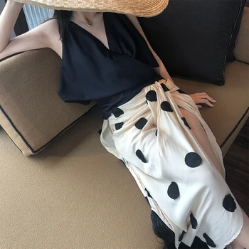 

Elegant Holiday Wind High Opening and Forking Care Machine Black Point Crepe Ribbon Enveloped Half-length Skirt