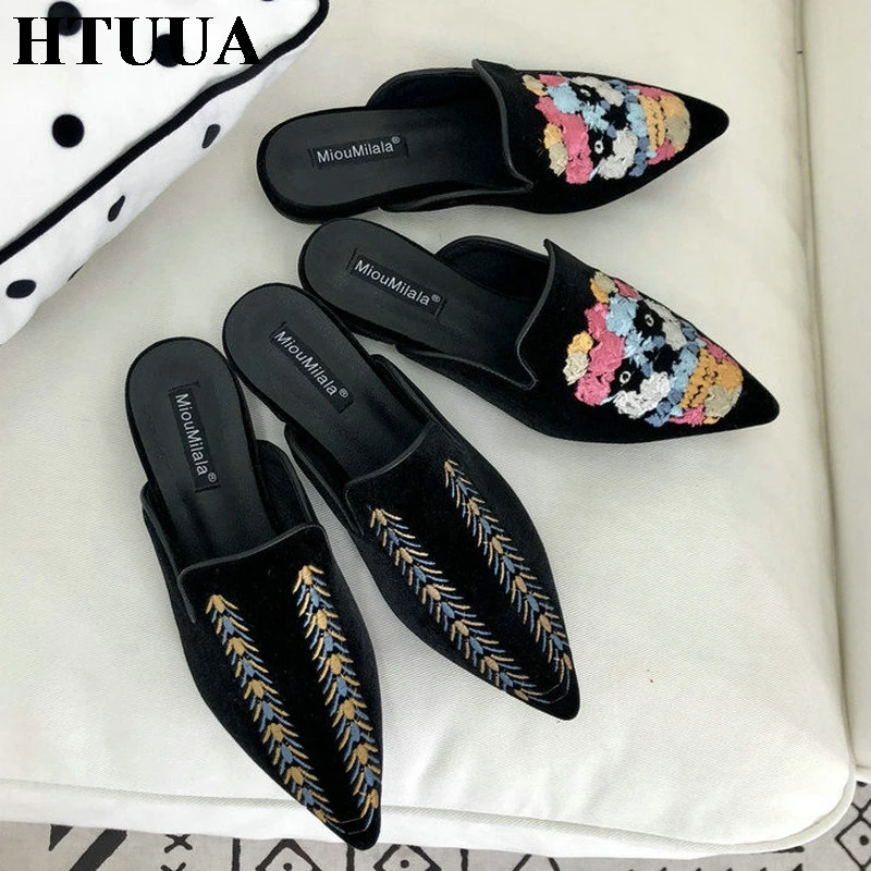 

HTUUA Flock Flower Embroider Mules Shoes Women Autumn Black Sexy Small Square Heel Slip On Pointed Toe Slippers SX3338