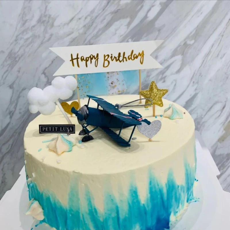 Red yellow and blue airplane cake dessert decoration I'm the gift of love  for the pilot's birthday baking party