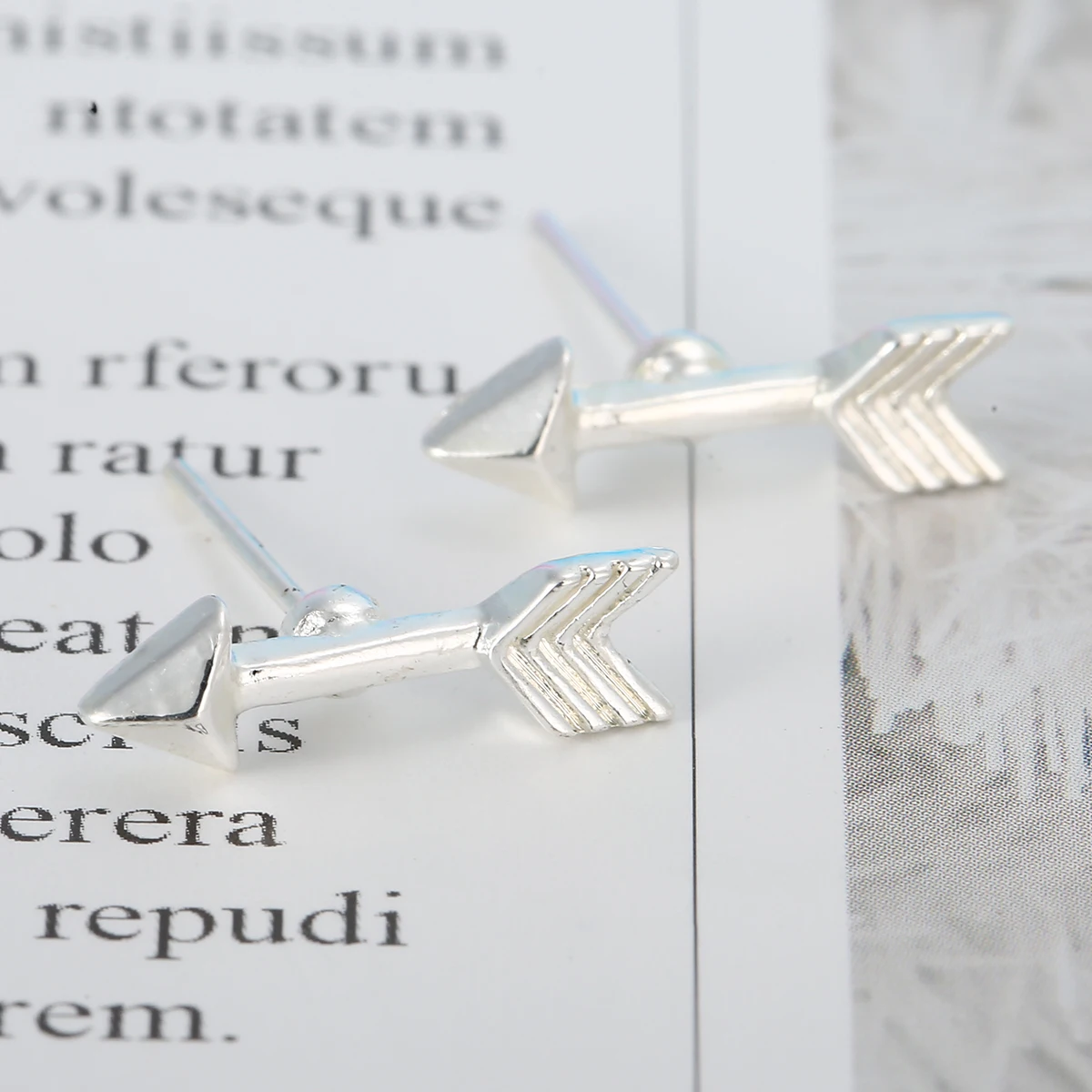 1pair Fashion Tiny Arrow Ear Stud Earring Shellhard Charms Pattern Ear Climbers brincos Women Sexy Body Jewelry boucle d'oreille