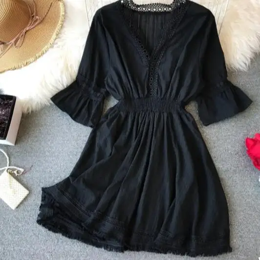 Белое летнее платье миди с оборками и v-образным вырезом туника кисточками