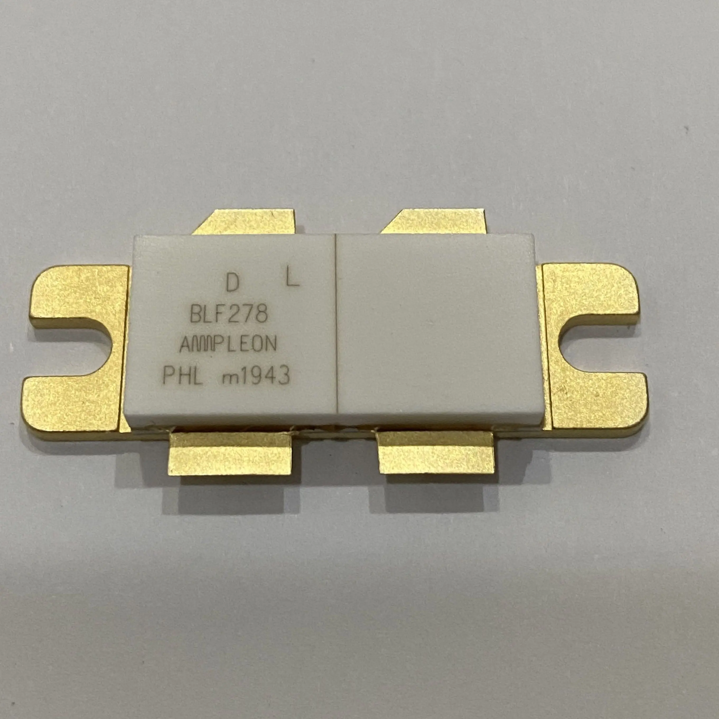 MRF9045MR1 M9045M MRF9045M High frequency tube RF TRANSISTOR Module 1Piece/LOT