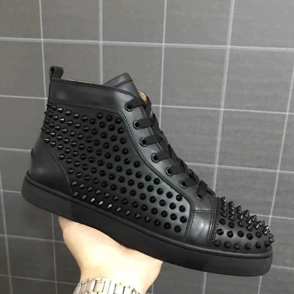 

Top Outdoor Sports Lace Up Black With Red Bottoms For Men Low Cut Sneaker Shoes Spikes Whole Casual Models Flat Loafers