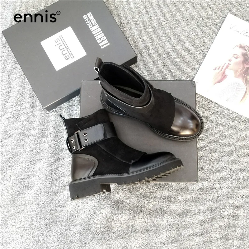 ENNIS/Новинка года; женские ботинки черного цвета; женские ботинки из натуральной кожи на платформе; ботинки из замши с пряжкой; дизайнерская обувь; сезон осень-зима; A8182