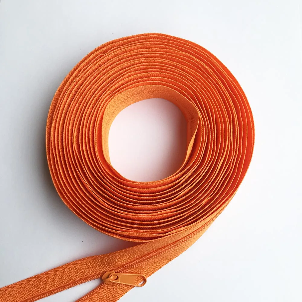 Durable Nylon Coil Zippers Roll with Assorted Sliders