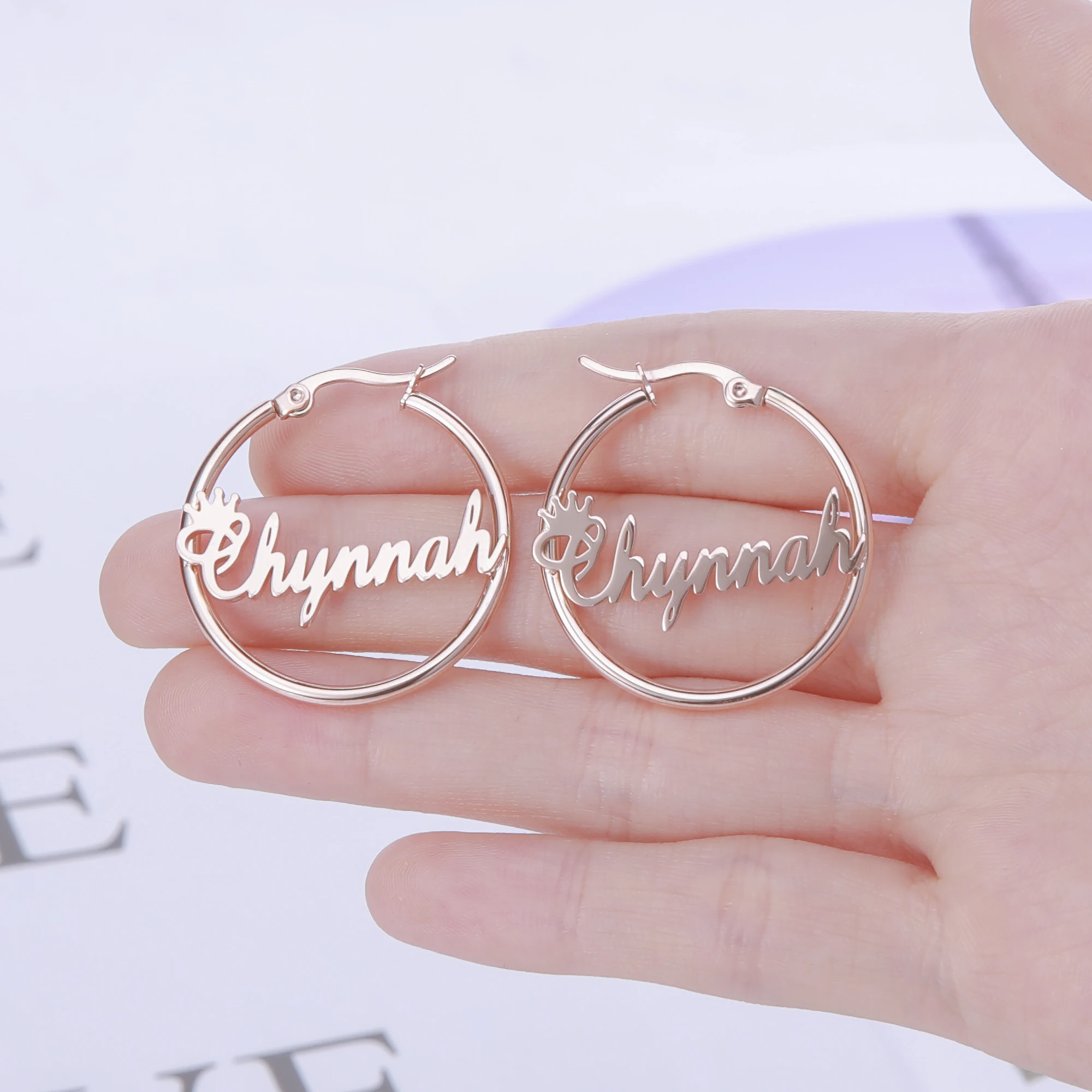 personalizad pendientes de acero inoxidable mujer Lucktune Pendientes de aro con nombre personalizado para mujer, aretes grandes de gota para mujer, placa con nombre de acero inoxidable, joyería, regalo de Año Nuevo