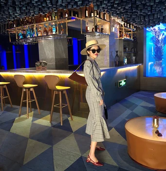 

Early autumn, 2019, new net red dress jacket with the same Korean version of retro Plaid lantern sleeve, fishtail dress