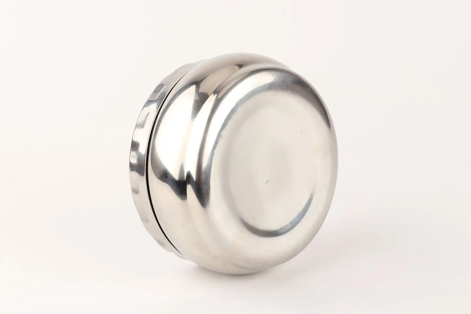 1Pcs New arrival stainless steel net face round pocket ashtray with lid portable metal ashtray with key ring pocket ashtray